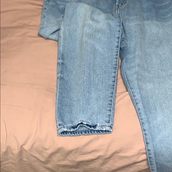 Light wash boyfriend jeans - Picture 2 of 4